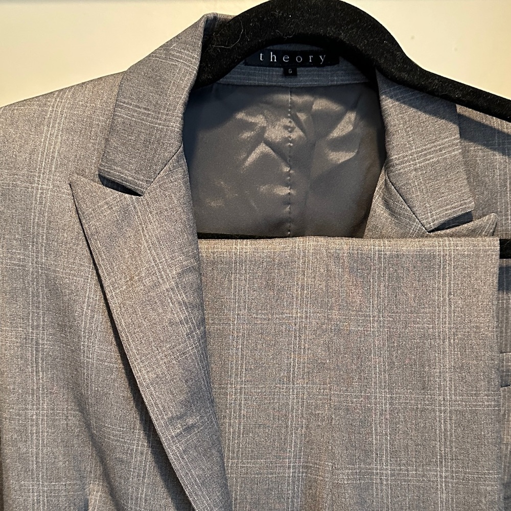 THEORY Women's Gray Suit. Size 6